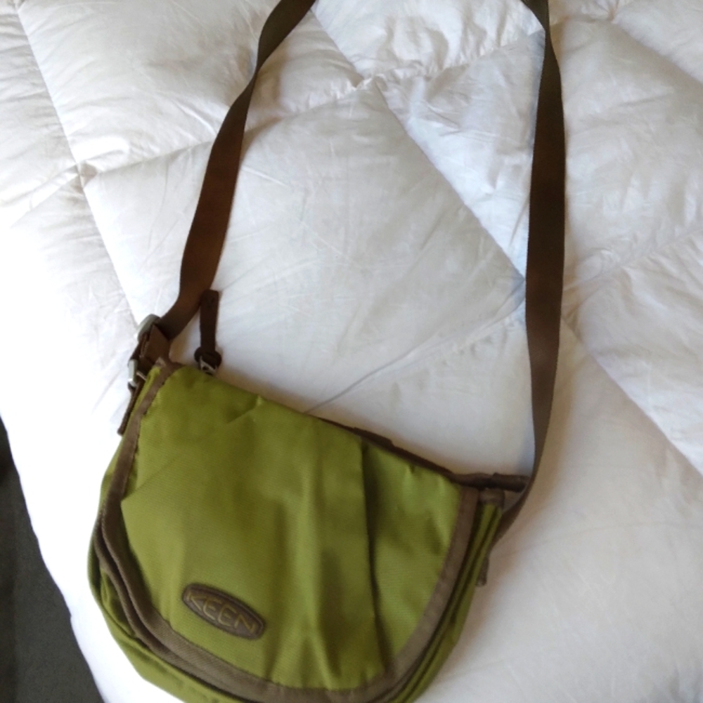 Keen over arm bag. New wo tags